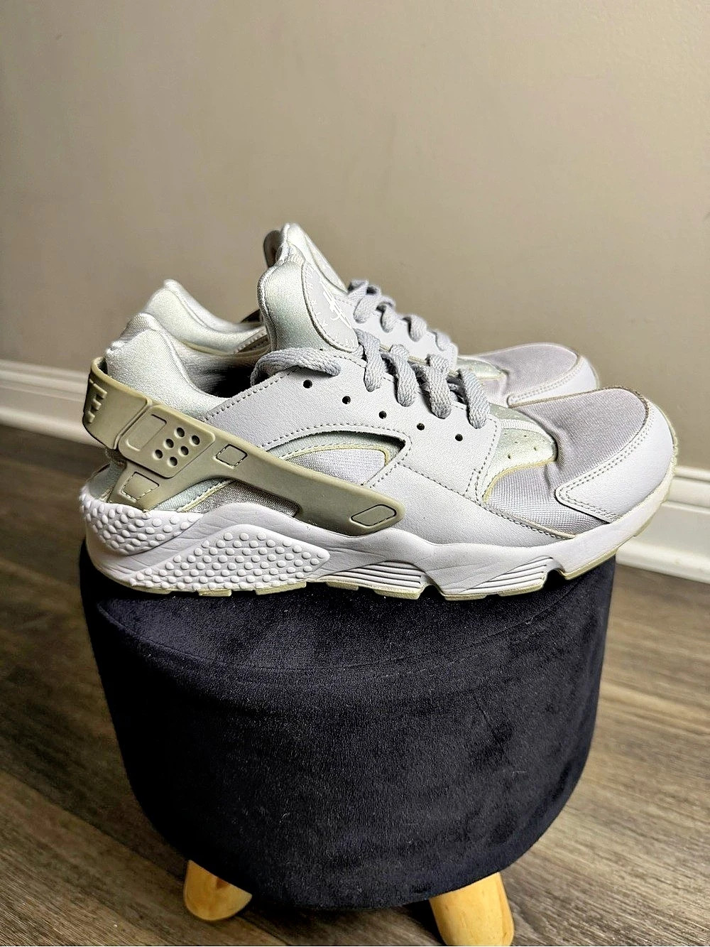 Nike Air Huarache Sneakers White & Gray US 10.5 Women’s